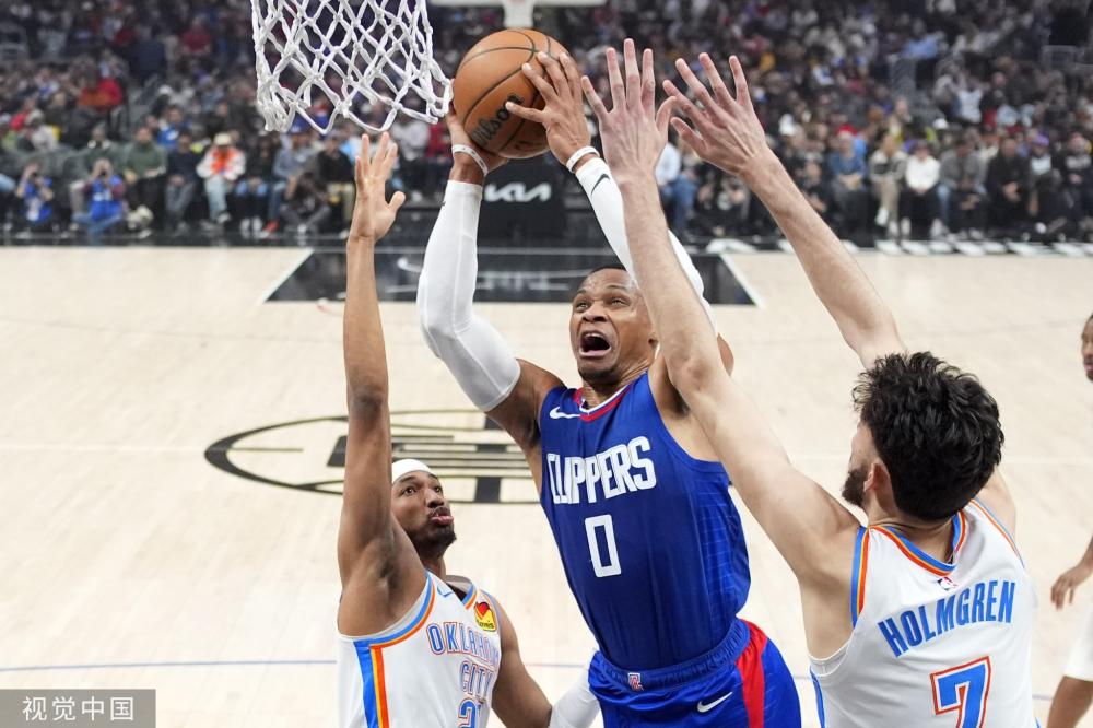 他在篮下的 他在篮下的