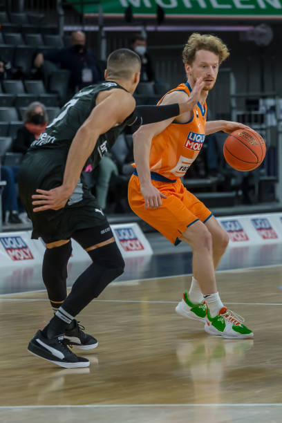 着无数球迷 着无数球迷