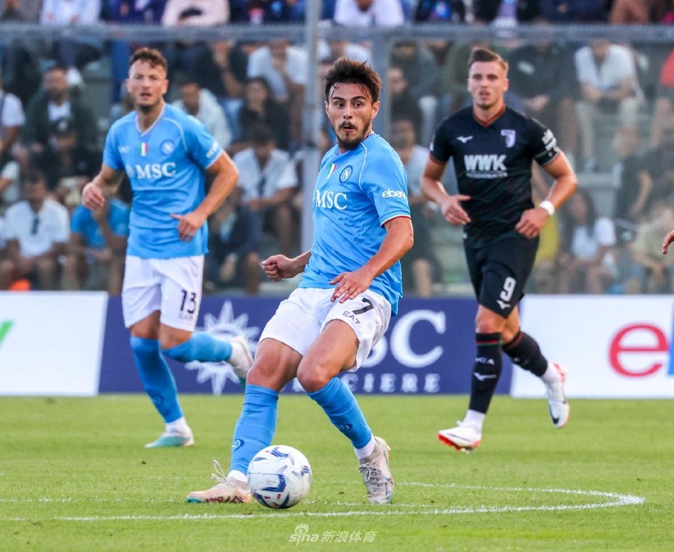 具戏剧性 具戏剧性